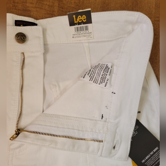 Lee Women's Legendary Seamed Shorts, Bright White, Size 14, NWT - Picture 10 of 15